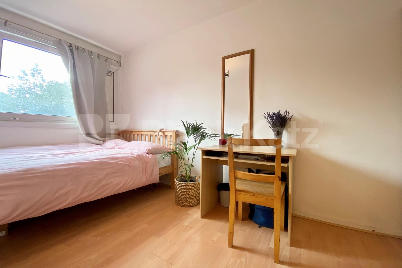 Duplex apartment in Mid-Century development  Longshore, Deptford